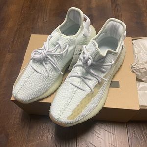 Yeezy Boost 350 V2 Hyperspace